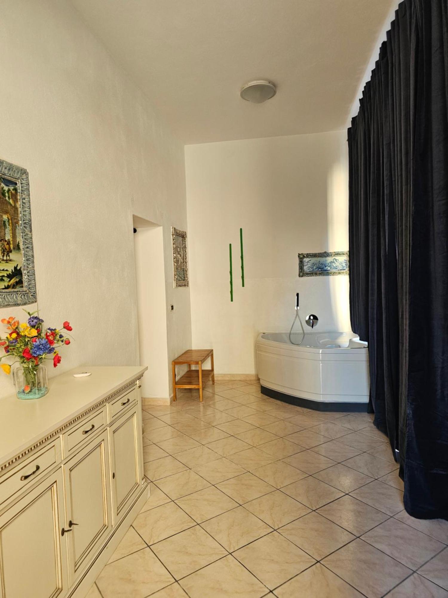 Casa Atena, Spaziosa, Romantica Con Idromassaggio Privato Varazze Extérieur photo